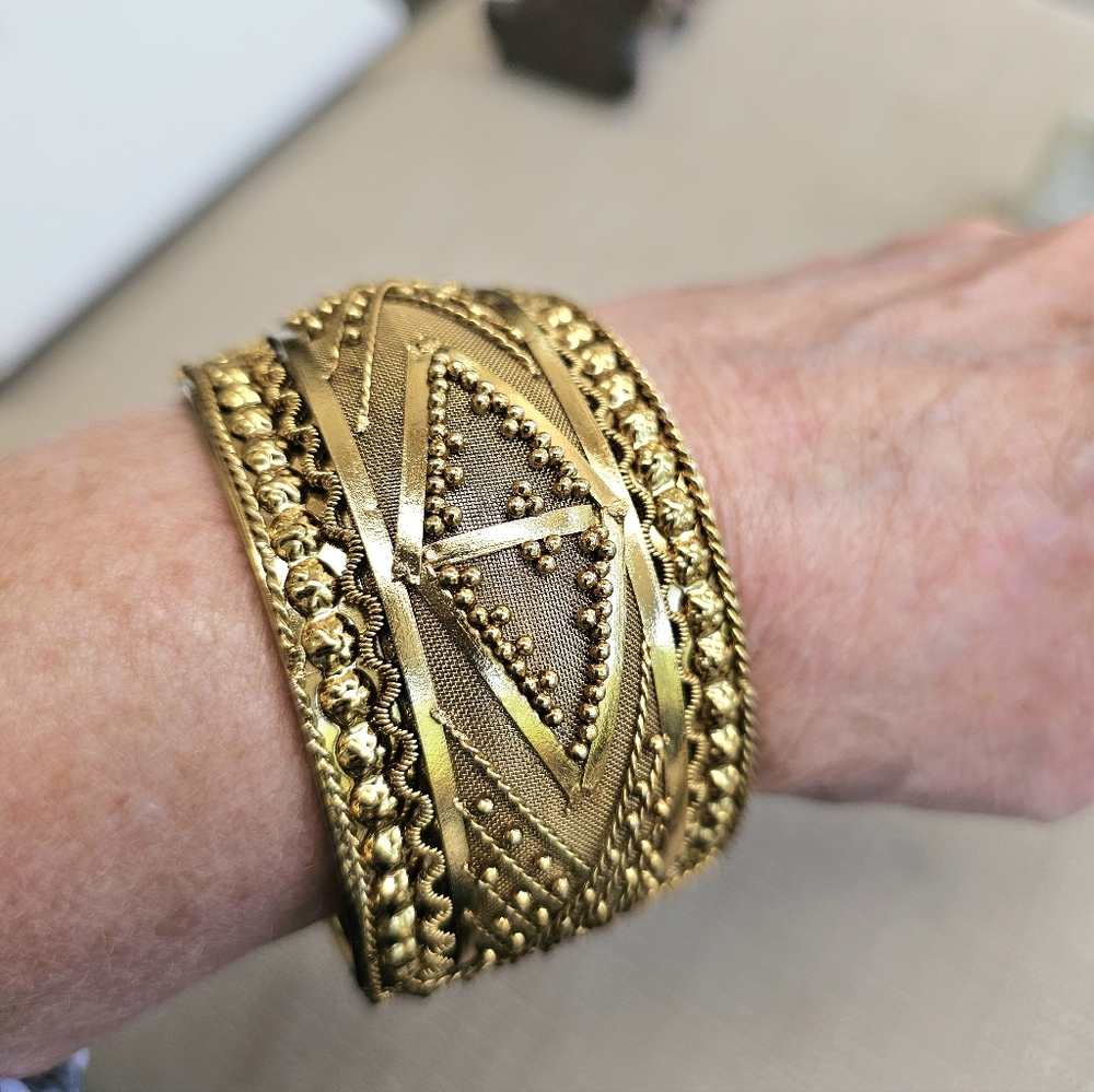 SET! Carolina Herrera Bead Necklace, Brass Cuff, & Black Bead Bracelet SET! - Picture 4 of 14